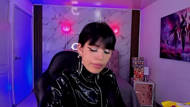 AuroraDiaz online show from 12-16-25, 09:08