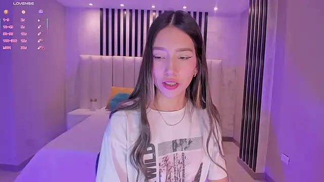 Snapshot of TaraLawrence chatting on 11-30-25, 04:57 TaraLawrence online show from 11-30-25, 04:57