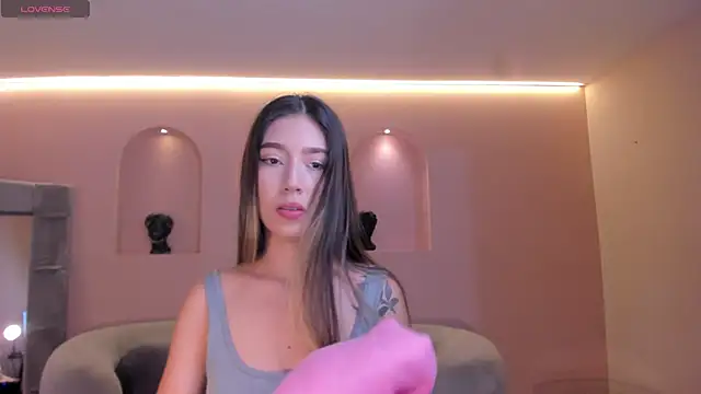 Snapshot of TaraLawrence chatting on 01-07-26, 03:22 TaraLawrence online show from 01-07-26, 03:22