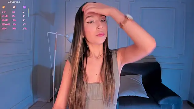 Snapshot of TaraLawrence chatting on 12-17-25, 03:55 TaraLawrence online show from 12-17-25, 03:55