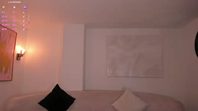 Snapshot of TaraLawrence chatting on 11-13-25, 04:05 TaraLawrence online show from 11-13-25, 04:05