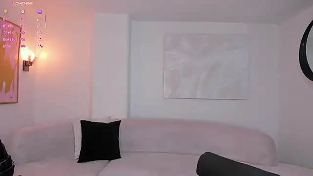 Snapshot of TaraLawrence chatting on 11-14-25, 02:59 TaraLawrence online show from 11-14-25, 02:59