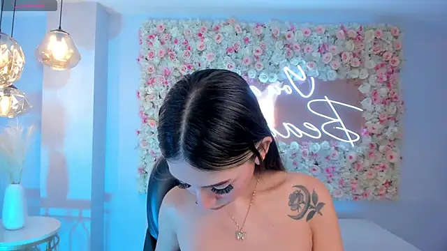 Snapshot of TaraLawrence chatting on 03-11-25, 03:25 TaraLawrence online show from 03-11-25, 03:25