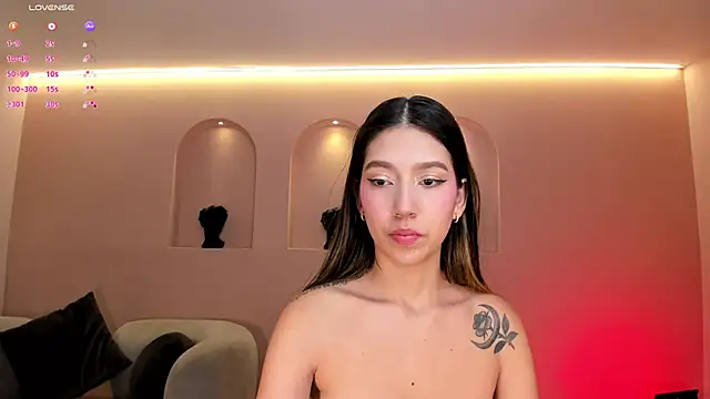 Snapshot of TaraLawrence chatting on 11-02-25, 11:10 TaraLawrence online show from 11-02-25, 11:10