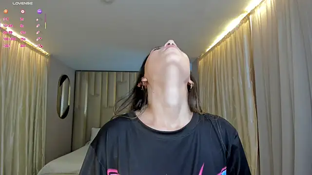 Snapshot of TaraLawrence chatting on 01-08-26, 02:50 TaraLawrence online show from 01-08-26, 02:50