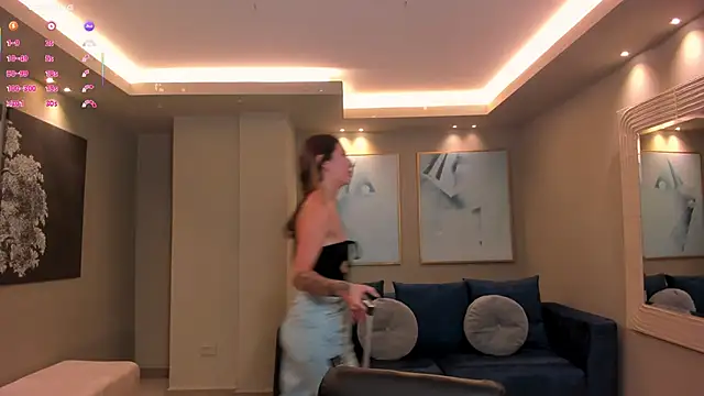 Snapshot of TaraLawrence chatting on 11-06-25, 04:27 TaraLawrence online show from 11-06-25, 04:27