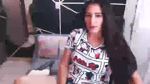 Snapshot of LUCY_LI chatting on 01-23-25, 06:03 LUCY LI online show from 01-23-25, 06:03