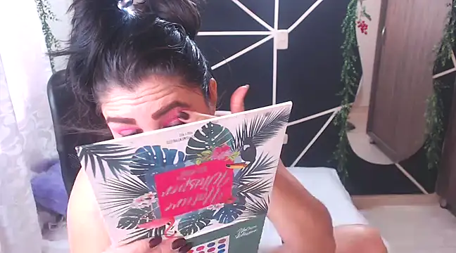 Snapshot of LUCY_LI chatting on 02-16-25, 01:38 LUCY LI online show from 02-16-25, 01:38