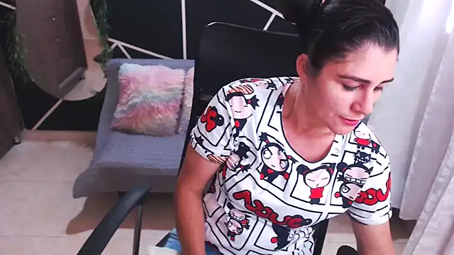 Snapshot of LUCY_LI chatting on 01-24-25, 06:04 LUCY LI online show from 01-24-25, 06:04