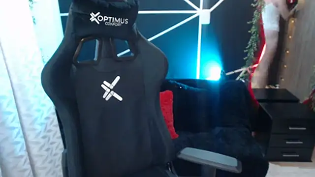 Snapshot of LUCY_LI chatting on 11-15-25, 07:07 LUCY LI online show from 11-15-25, 07:07