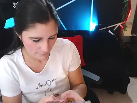 Snapshot of LUCY_LI chatting on 11-16-25, 07:29 LUCY LI online show from 11-16-25, 07:29