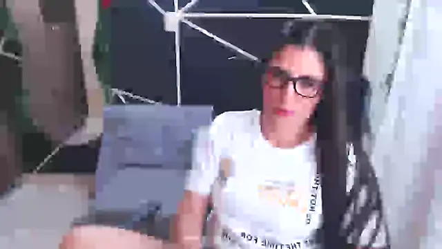 Snapshot of LUCY_LI chatting on 01-27-25, 06:20 LUCY LI online show from 01-27-25, 06:20