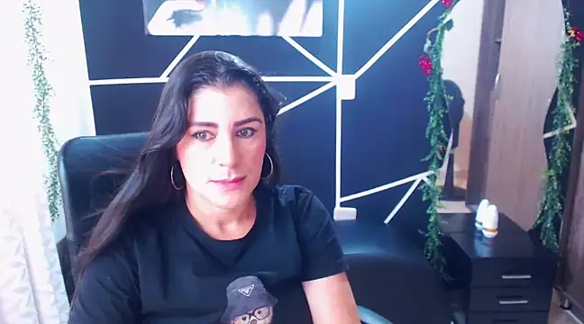 Snapshot of LUCY_LI chatting on 03-09-25, 01:37 LUCY LI online show from 03-09-25, 01:37