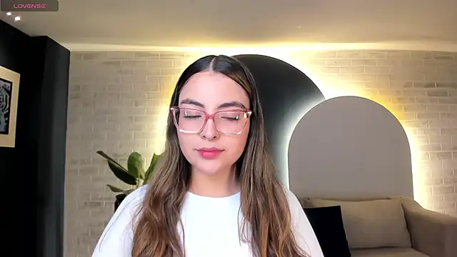 Snapshot of AllisonRogersX chatting on 05-08-26, 10:30 AllisonRogersX online show from 05-08-26, 10:30