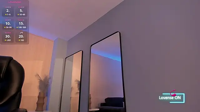 Snapshot of MaddisonLowe chatting on 12-20-25, 04:15 MaddisonLowe online show from 12-20-25, 04:15