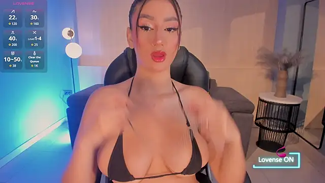 Snapshot of MaddisonLowe chatting on 10-24-25, 04:55 MaddisonLowe online show from 10-24-25, 04:55