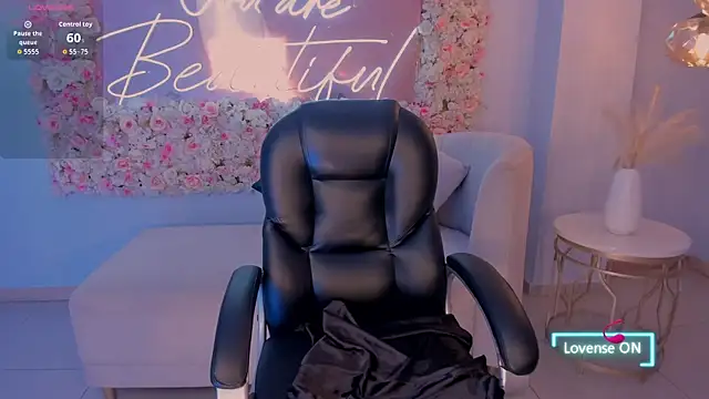 Snapshot of MaddisonLowe chatting on 11-11-25, 05:13 MaddisonLowe online show from 11-11-25, 05:13