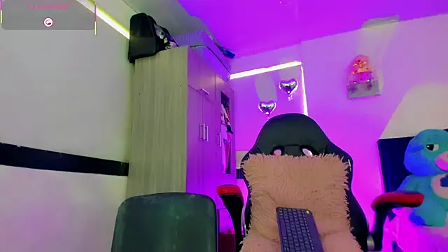 Hellen moons   online show from 04-11-26, 07:06