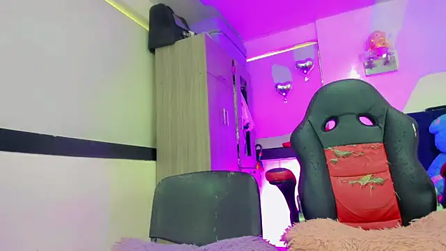 Hellen moons   online show from 03-28-26, 07:04