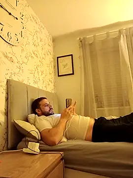 curiously-bi37 online show from 10-04-25, 09:16