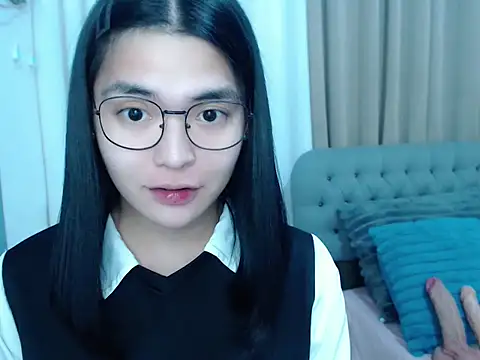 zhaviahale21 online show from 10-28-25, 02:49