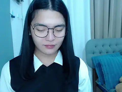 zhaviahale21 online show from 10-12-25, 03:30