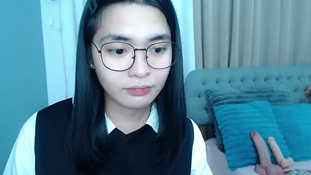 zhaviahale21 online show from 10-26-25, 05:13