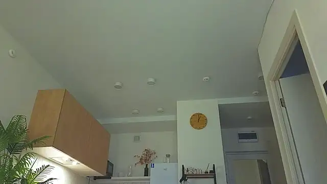 Lili Roze  online show from 10-30-25, 05:28