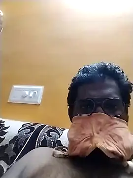 naughtykarthiktamilboy975 online show from 12-23-24, 10:01