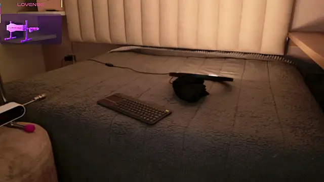 Megan mooree  online show from 10-02-25, 01:03