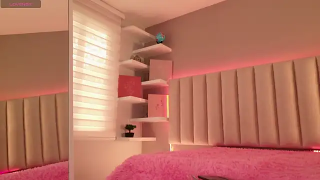 Megan mooree  online show from 09-25-25, 12:11