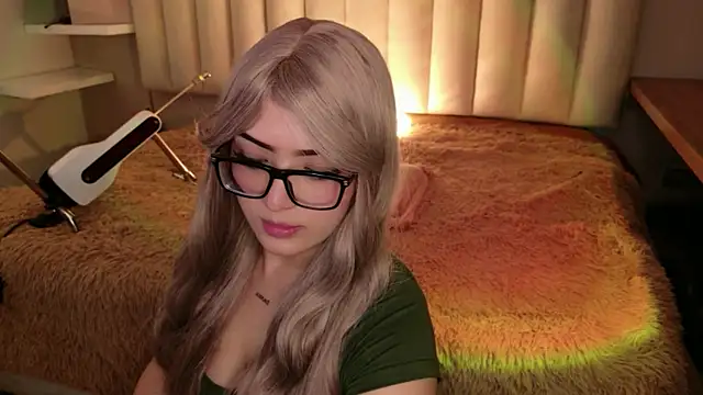 Megan mooree  online show from 12-19-25, 12:40