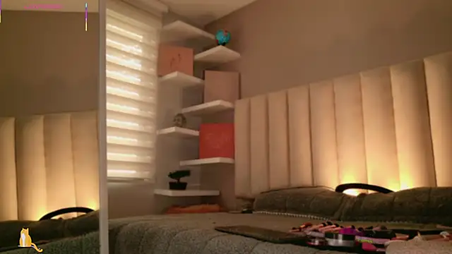 Megan mooree  online show from 10-11-25, 12:39