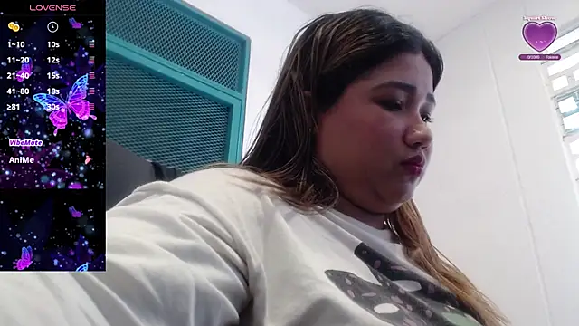 Snapshot of Gabycutee chatting on 10-15-25, 08:50 Gabycutee online show from 10-15-25, 08:50