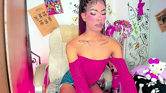 Snapshot of bloom444 chatting on 06-19-26, 02:17 bloom444 online show from 06-19-26, 02:17