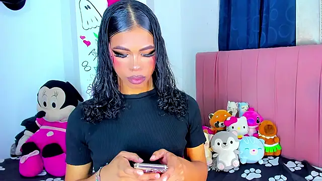 Snapshot of bloom444 chatting on 09-19-25, 02:04 bloom444 online show from 09-19-25, 02:04