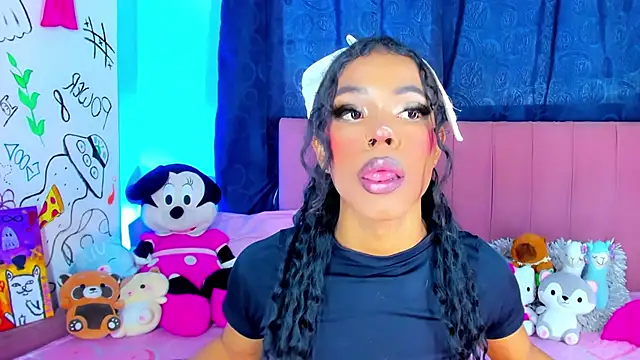 Snapshot of bloom444 chatting on 10-05-25, 10:22 bloom444 online show from 10-05-25, 10:22