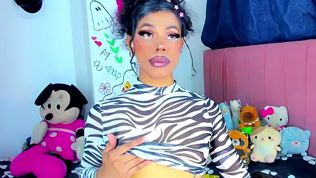 Snapshot of bloom444 chatting on 09-11-25, 10:43 bloom444 online show from 09-11-25, 10:43