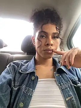 Snapshot of bloom444 chatting on 11-08-25, 08:45 bloom444 online show from 11-08-25, 08:45