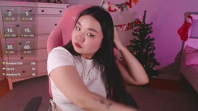 Suzy Baee online show from 12-18-24, 03:33