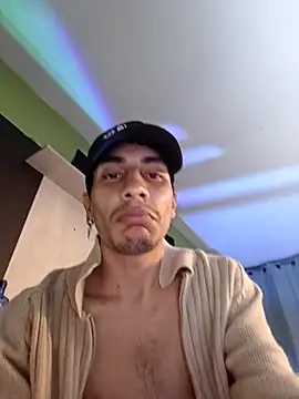 Snapshot of divinityros chatting on 10-27-25, 02:45 divinityros online show from 10-27-25, 02:45