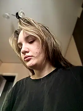 Holly Molii online show from 11-29-25, 07:08