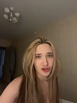 Holly Molii online show from 06-01-26, 04:45