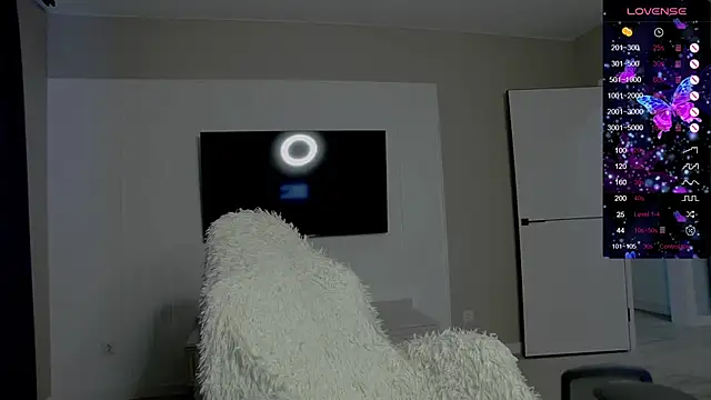 Holly Molii online show from 11-24-25, 06:13