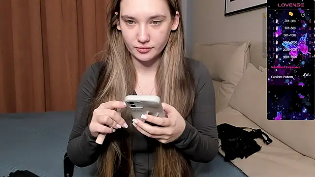 Holly Molii online show from 01-15-26, 03:21