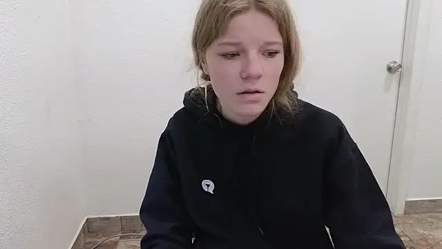 Snapshot of foxy_ana13 chatting on 02-23-25, 12:19 foxy ana13 online show from 02-23-25, 12:19