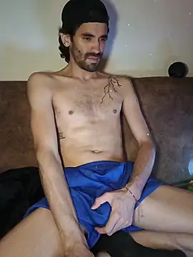 Snapshot of johngil0995 chatting on 11-09-25, 01:04 johngil0995 online show from 11-09-25, 01:04