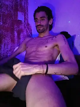 Snapshot of johngil0995 chatting on 11-19-25, 03:34 johngil0995 online show from 11-19-25, 03:34