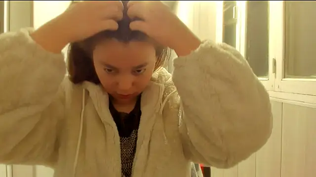 LunaXmii online show from 12-18-25, 01:11