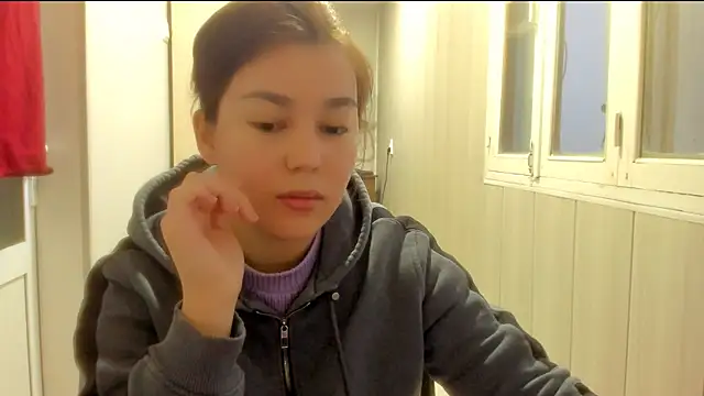 LunaXmii online show from 12-19-25, 02:26